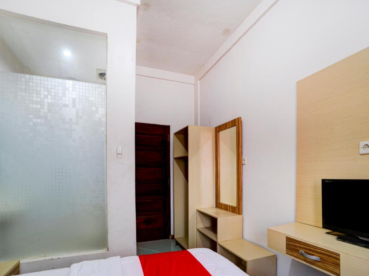 Oyo 90263 Hotel Diva Golf Бенгкулу Екстериор снимка