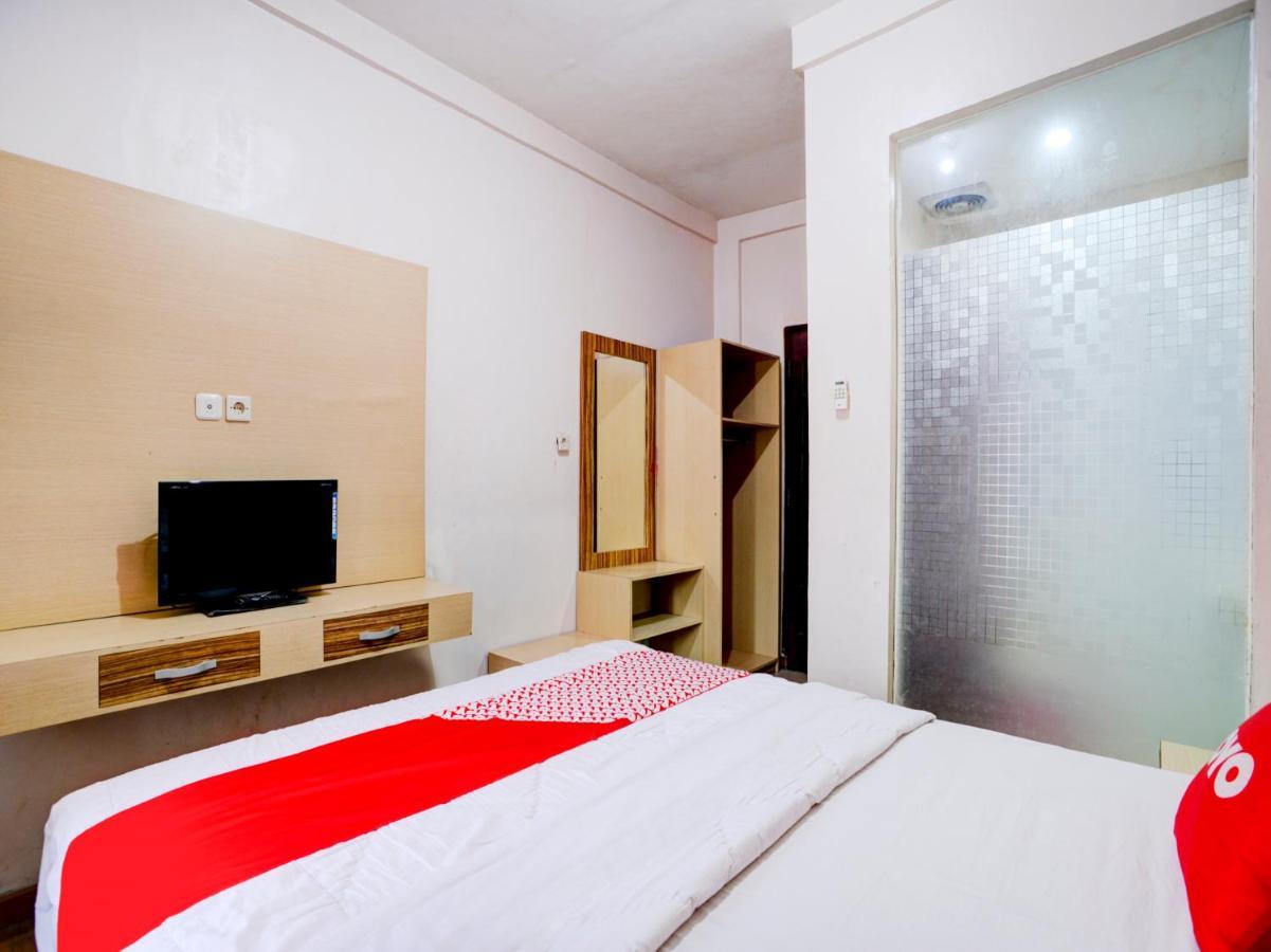 Oyo 90263 Hotel Diva Golf Бенгкулу Екстериор снимка