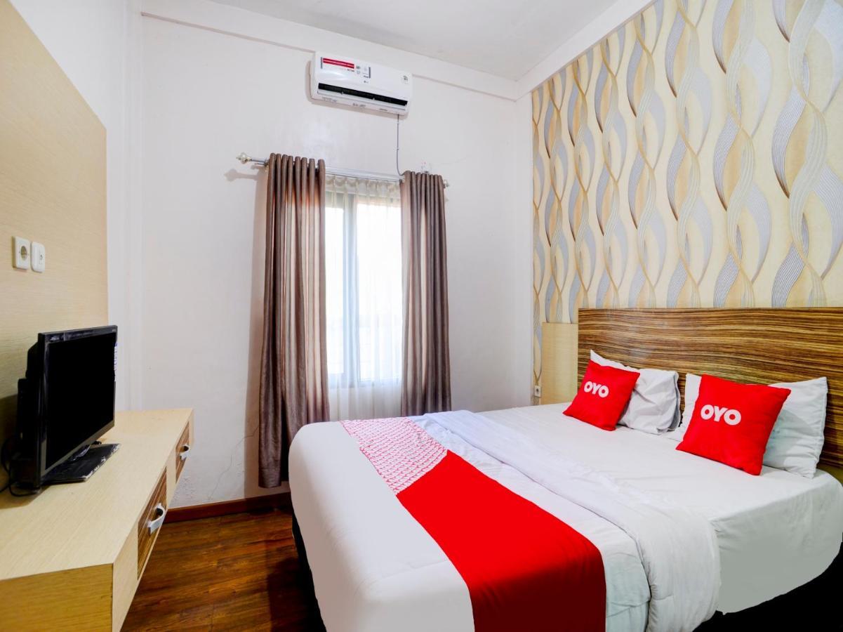 Oyo 90263 Hotel Diva Golf Бенгкулу Екстериор снимка