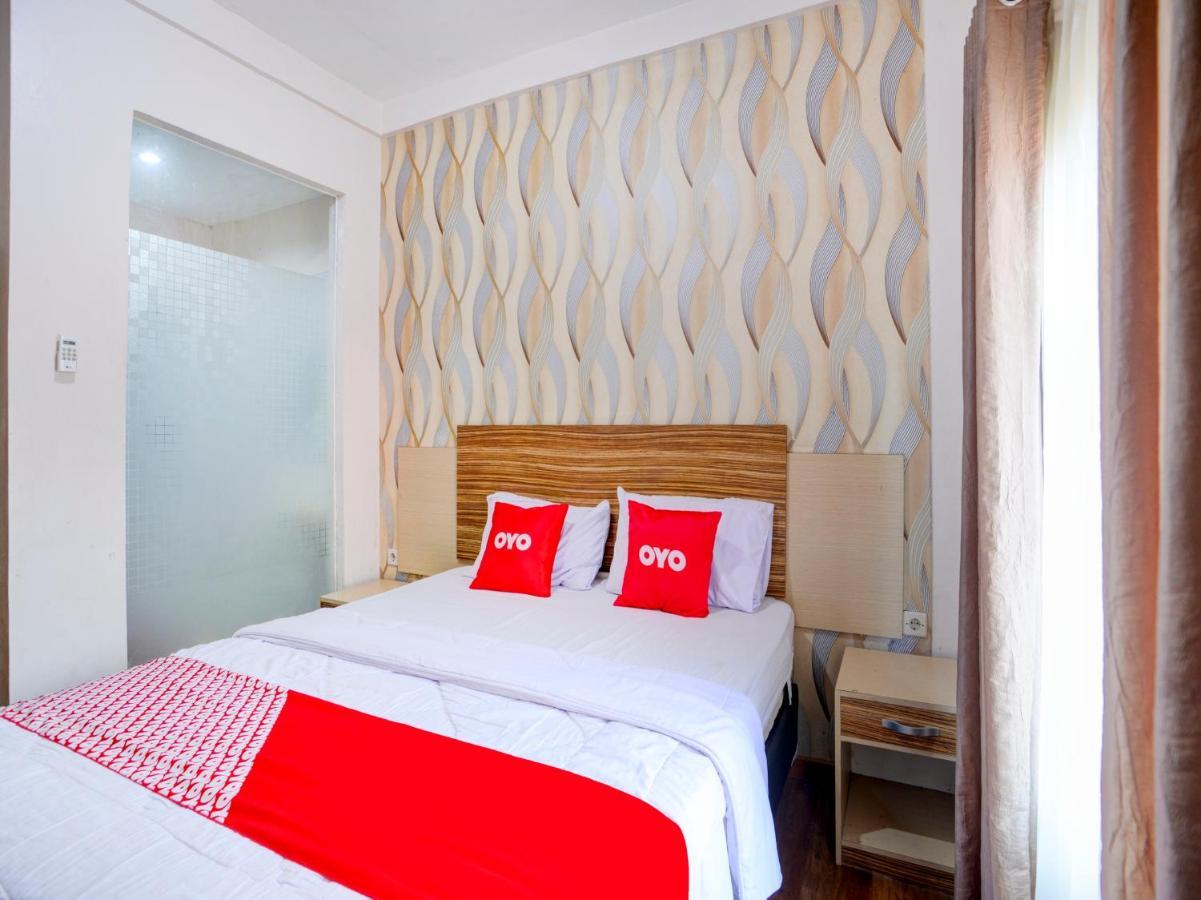 Oyo 90263 Hotel Diva Golf Бенгкулу Екстериор снимка