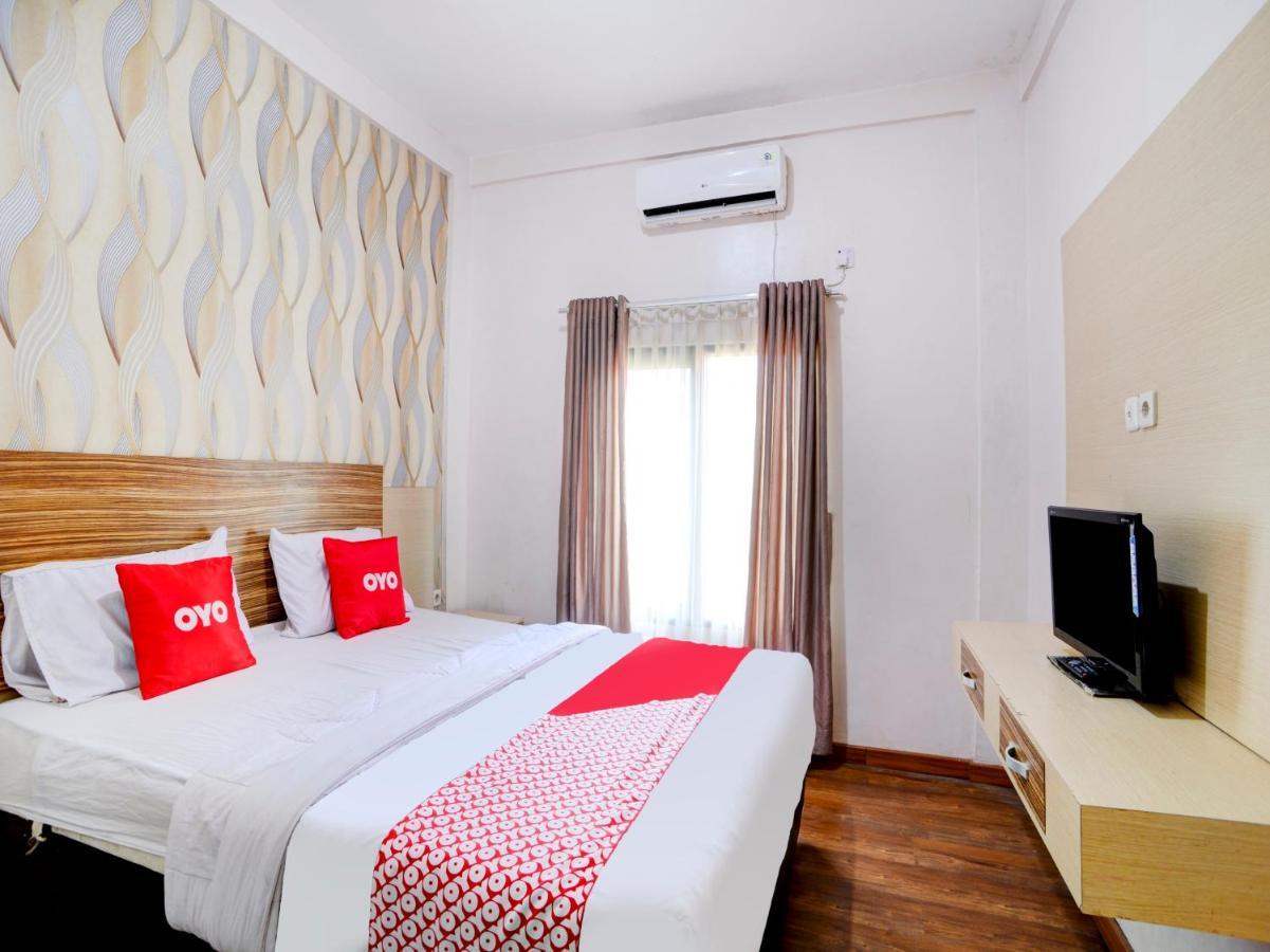 Oyo 90263 Hotel Diva Golf Бенгкулу Екстериор снимка