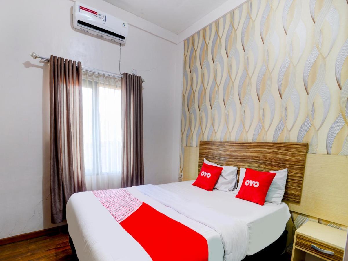 Oyo 90263 Hotel Diva Golf Бенгкулу Екстериор снимка