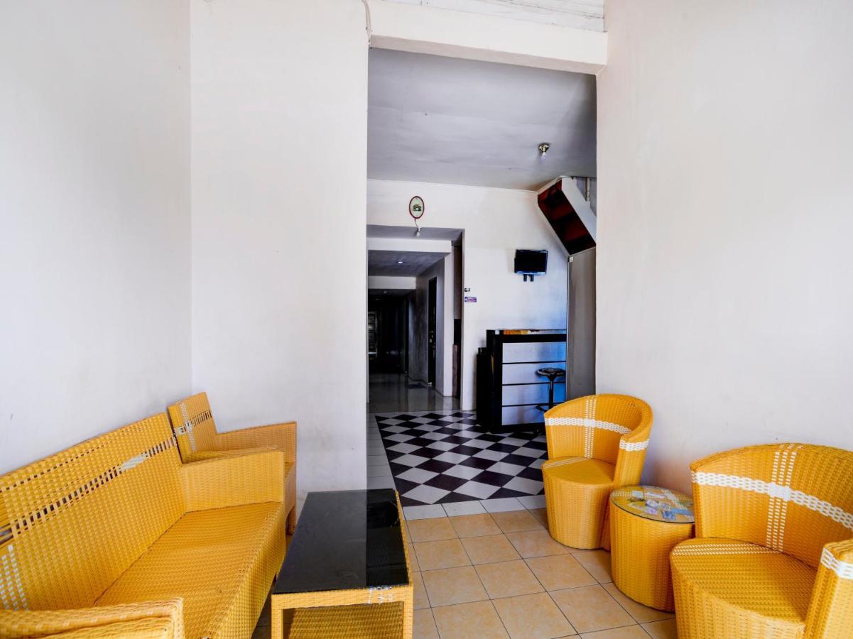 Oyo 90263 Hotel Diva Golf Бенгкулу Екстериор снимка